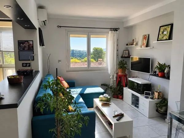 PEYMEINADE - 2 PIÈCES ENSOLEILLÉ AVEC GARAGE FERMÉ