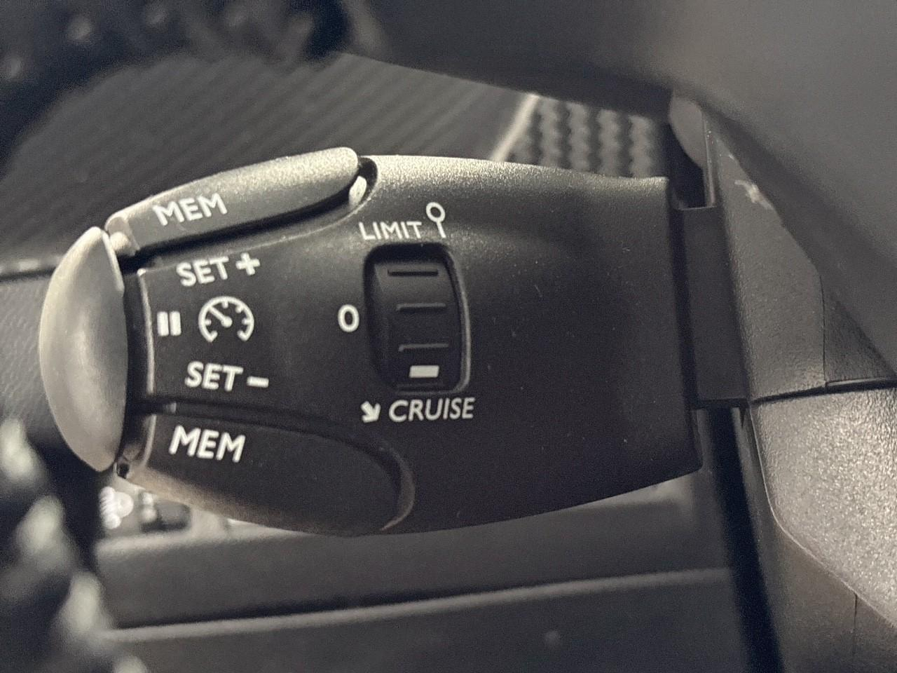 Peugeot 208 100 s&s bvm6 style — photo 25