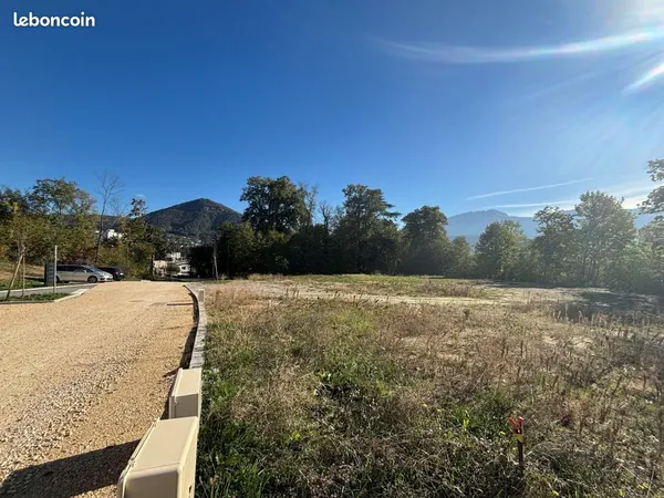 Terrain 1 086 m² Voiron