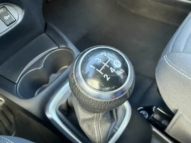 Toyota Yaris 70 vvt-i france connect — photo 20