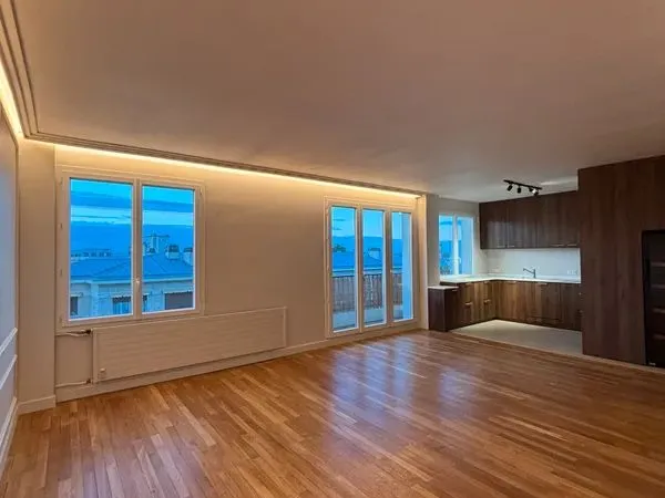 Face gare Troyes - Appartement d'architecte 92m² rénové - 2 balcons - ascenseur
