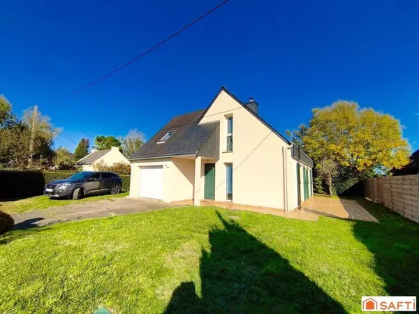 Maison lumineuse avec vie de plain-pied et petite vue mer