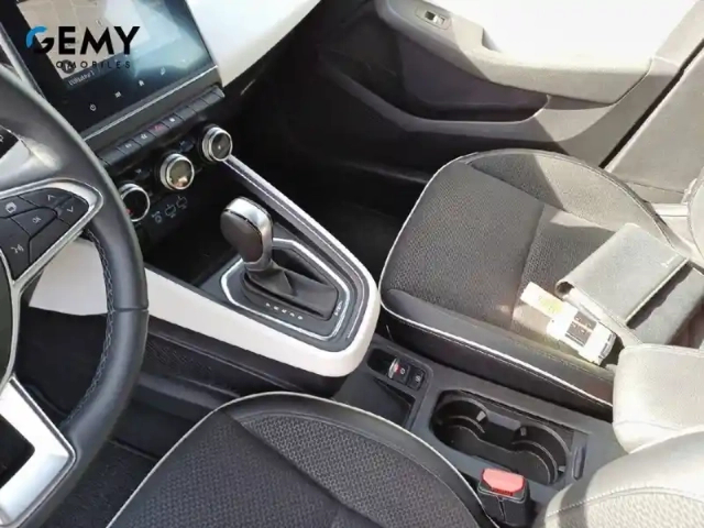 Renault Clio e-tech 140 — photo 12