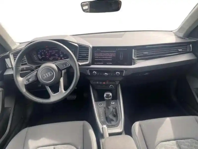 Audi A1 25 tfsi 95 ch s tronic 7 design — photo 8