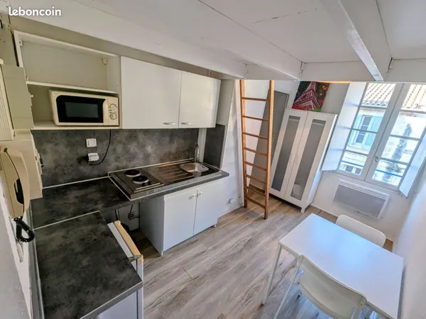 Joli studio meublé Avignon Intra Muros