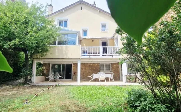SEVRES RIVE DROITE : Charmante Maison Familiale de 193m² , DPE D