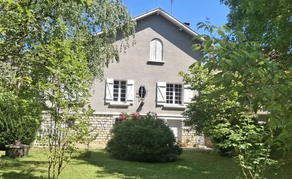 MAISON DE VILLE PROCHE COMMERCES