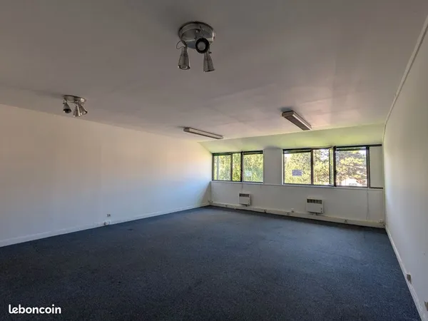 Bureau à louer 40m2 à Champs-sur-Marne
