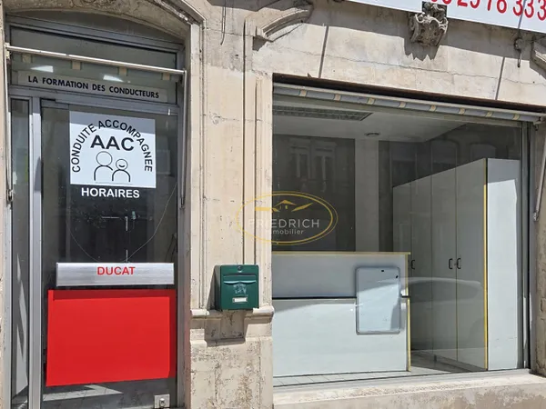 LOCAL COMMERCIAL ou PROFESSIONNEL - Centre-ville