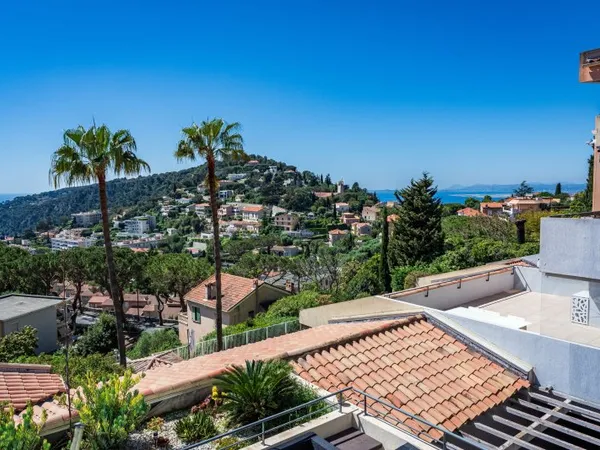 4 pièces, 3 chambres, col de villefranche, accès direct Nice et Monaco.