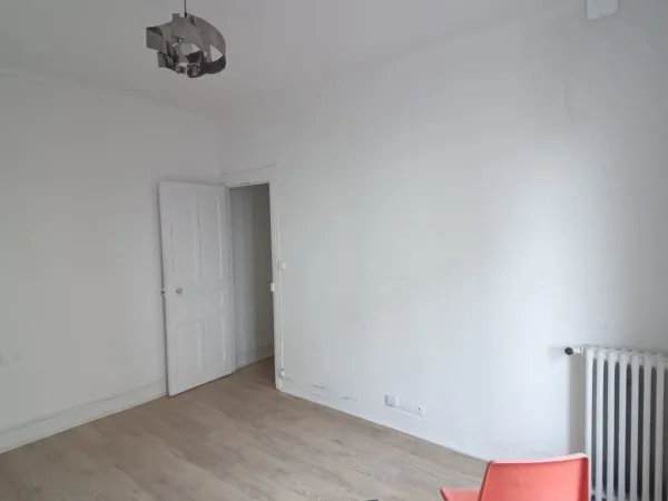 Local professionnel 30 m², Aubervilliers, métro Mairie d'Aubervilliers et Quatre Chemins