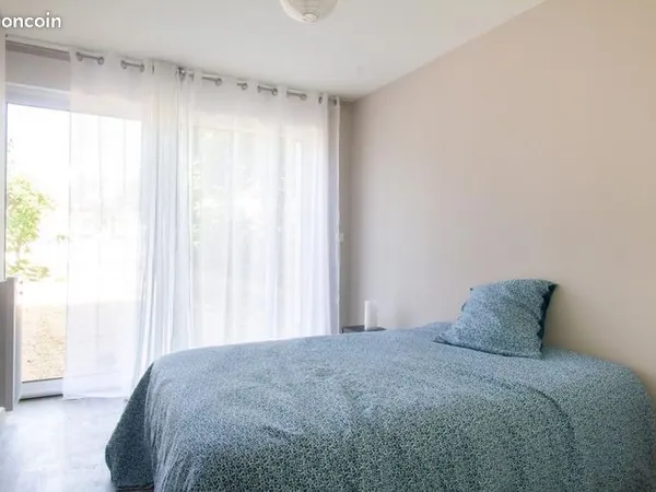 A saisir chbre dans maison lumineuse avec parking et jardin