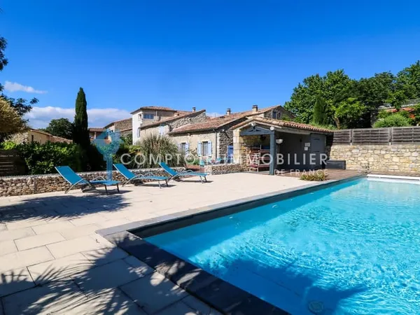 Mas P12 avec gîtes et piscine proche Lussan