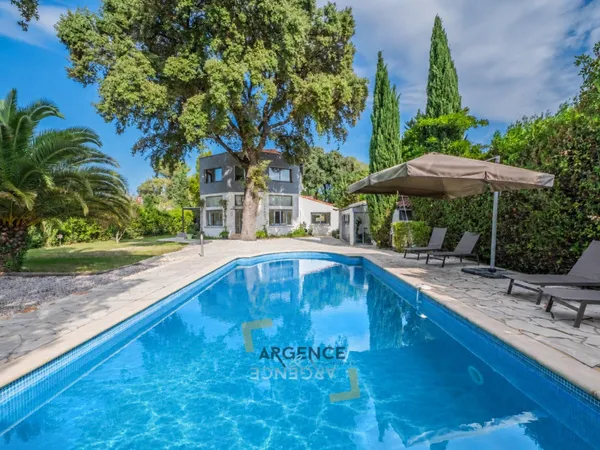 Maison 7 pièces 209 m²