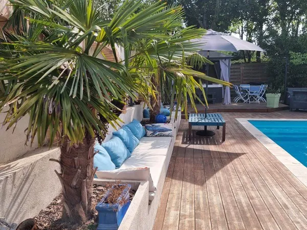 Serris Bourg , Val d'Europe - Maison familiale de 187 m², piscine chauffée et jacuzzi avec fort pote