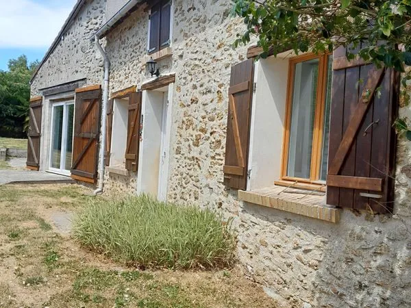 Maison indépendante en pierre meulière