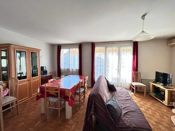 Appartement lumineux, pièces confortables, balcon quartier résidentiel de MONTELIMAR
