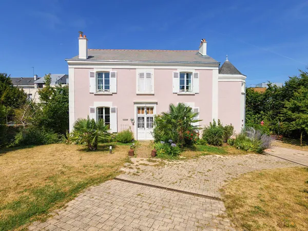 Maison 10 pièces 270 m²
