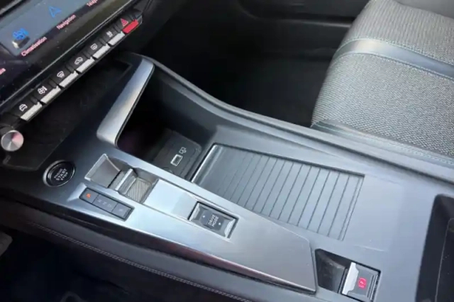 Peugeot 308 sw phev 180 e-eat8 — photo 2