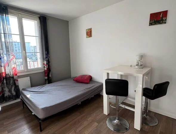STUDIO MEUBLE proche tram AVEC WIFI