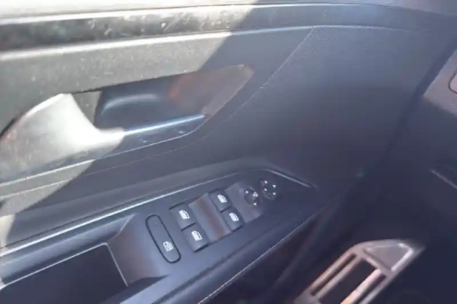 Peugeot 3008 hybrid4 300 e-eat8 — photo 62