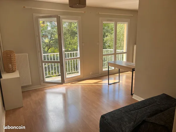 Studio lumineux dans copropriété calme