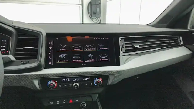 Audi A1 sportback 35 tfsi 150 ch s tronic 7 — photo 13