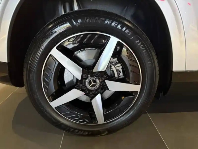 Mercedes Glb 200 — photo 17