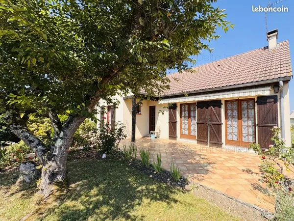 Maison de plain pied T4 avec garage et jardin clos de 707m²