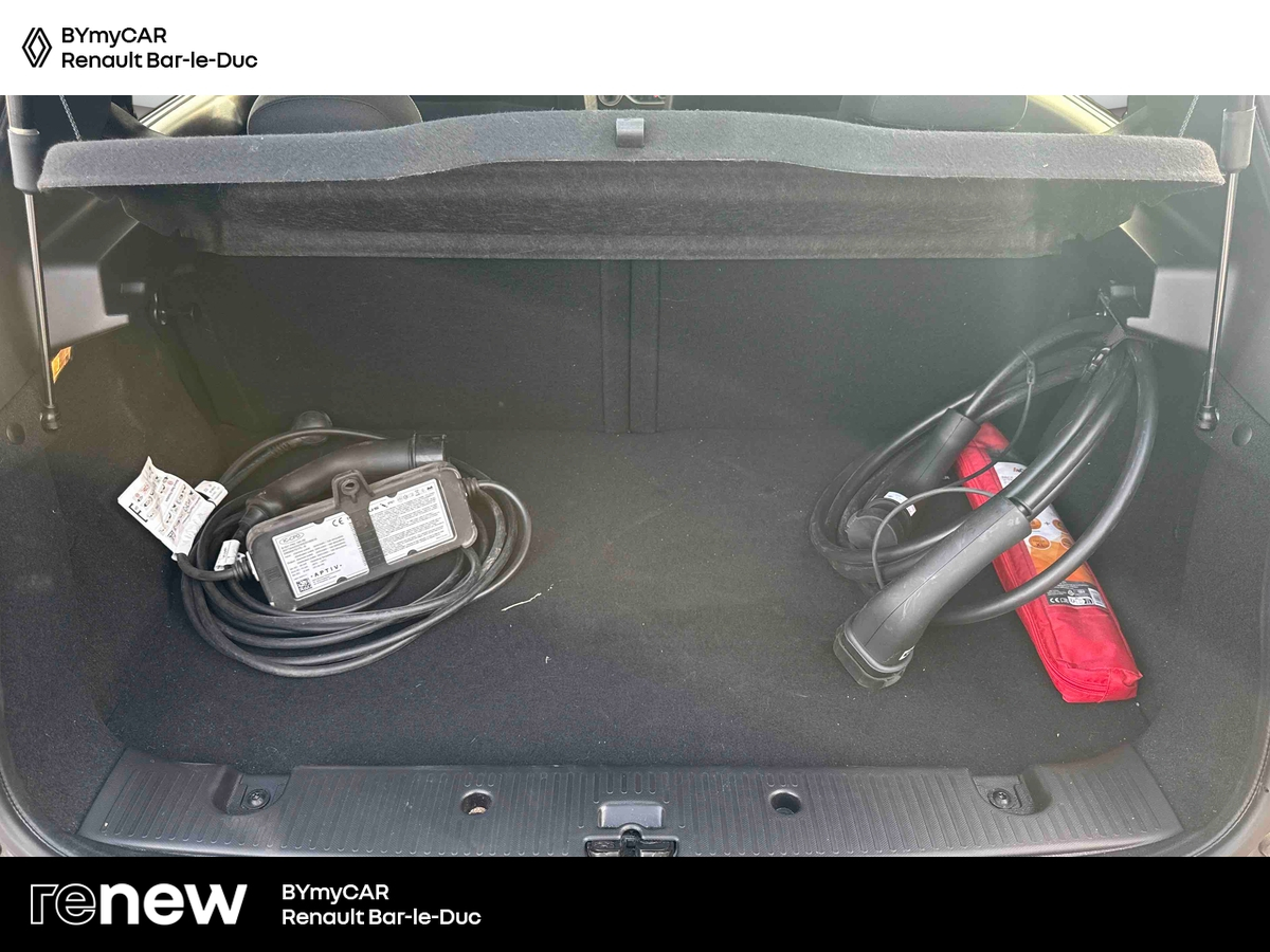 Renault Twingo III E-Tech — photo 13