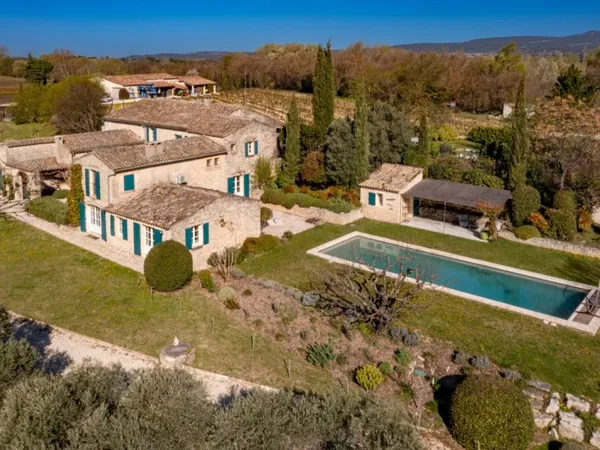 RARE TRIANGLE D'OR DU LUBERON DOMAINE VITICOLE D'UN SEUL T