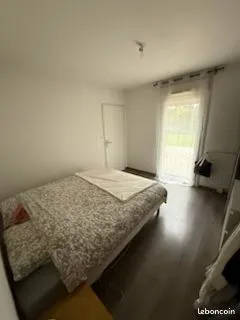 Appartement Moderne Rez de Jardin avec grande terrasse Centre Bourg
