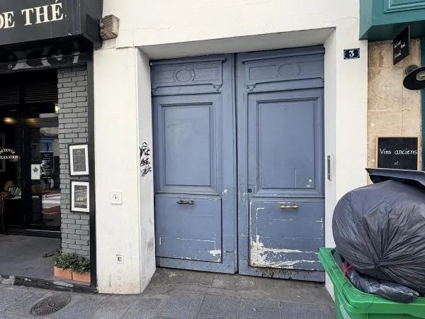 LOCAL COMMERCIAL SUR COUR D IMMEUBLE