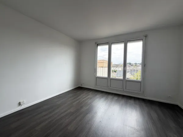 A LOUER LE MANS FUNAY APPARTEMENT DE TYPE 3 AVEC CAVE ET PAR
