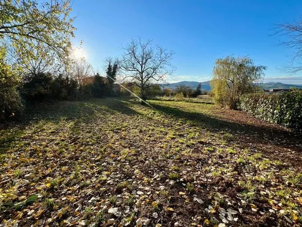 Terrain 604 m²