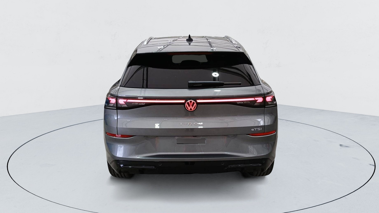 Volkswagen T-Roc — photo 4