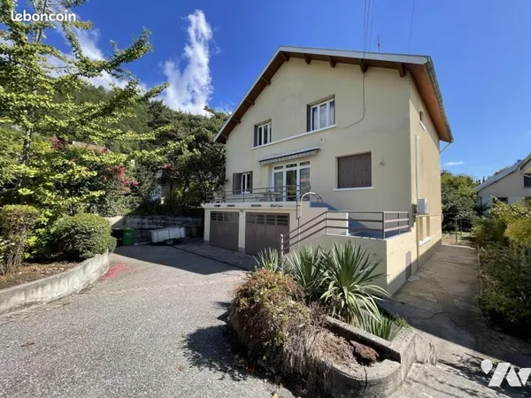 Maison 8 pièces 204 m²