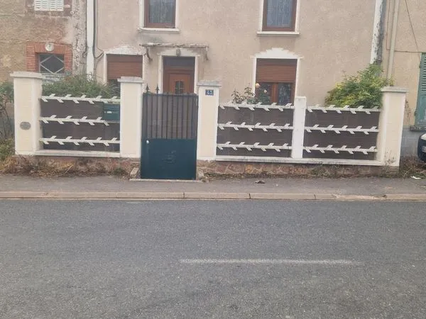 Maison de village 85 m² - 3 chambres, jardin, cour & garage - Le Breuil