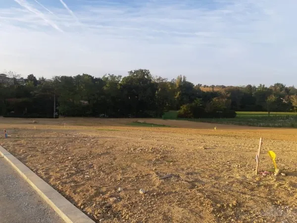 Terrain 990 m²