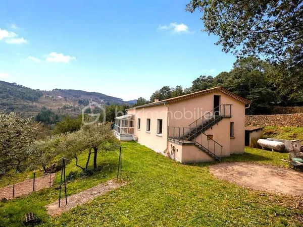 *** MAISON de 105 m² 4 Chambres sur un terrain de 6170m² ***
