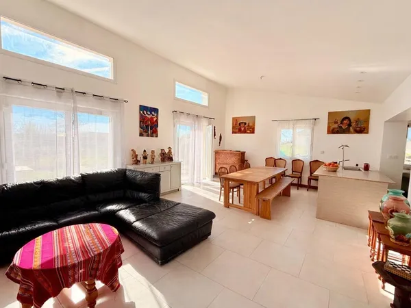 A 15 min de Sens, Maison de plain-pied de 2025, 9 pièces , 4 chambres , Exposition plein Sud, DPE A