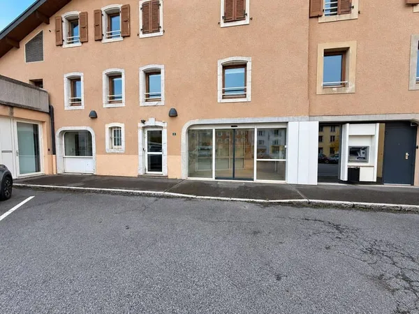 Local commercial 240 m²