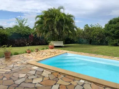 VILLA F 4 AVEC PISICNE JARDIN ET ENTRETIEN PISCINE INCLUS