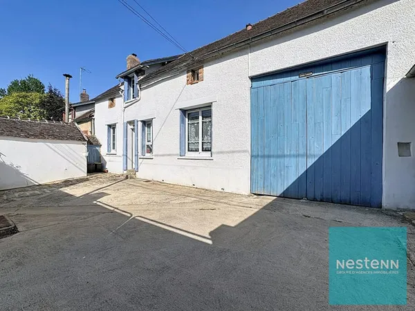 Maison de type longère en très bon état général avec 3 chambres, une grange et un jardin à Villeneuv