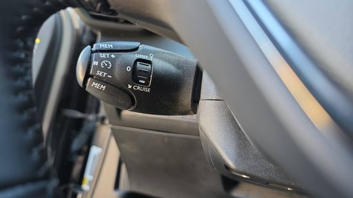 Peugeot 2008 1.2 PureTech 130 EAT8 - Allure Pack – 2022 – 79016 km – Essence – Boîte Automatique — photo 3