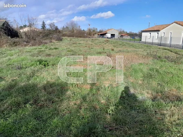 Maison 1 000 m² Mirebeau