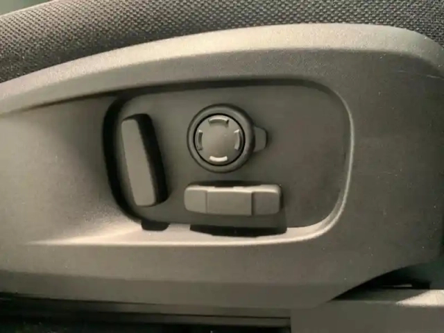 Land Rover Defender 110 2.0 p300e phev x — photo 14