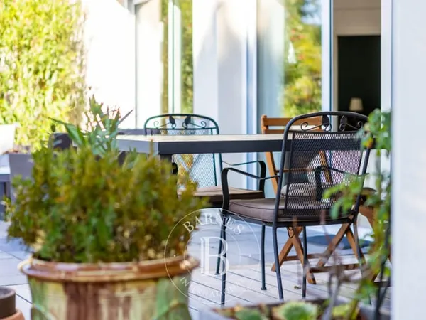 CARQUEFOU - Maison contemporaine de 5 chambres et un bureau avec jardin piscinable