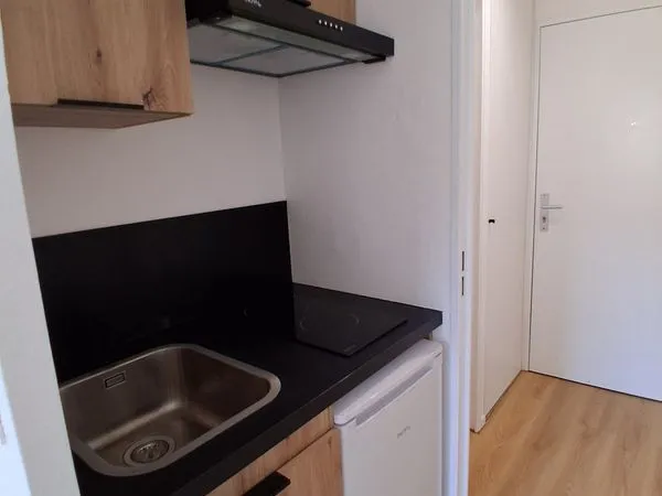 Studio idéal étudiant entièrement rénové - Plein Sud - Avignon extra muros proche remparts St Roch (