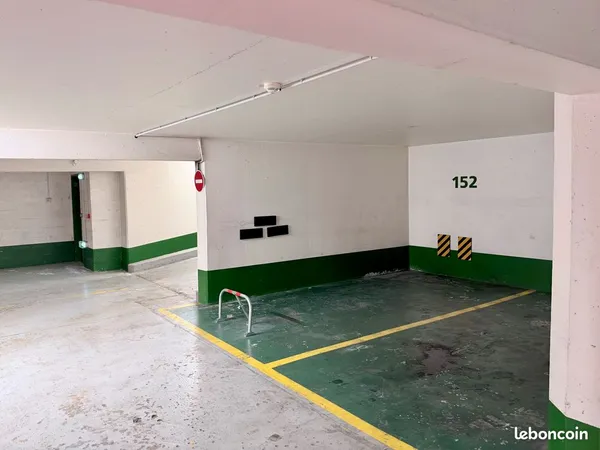 Parking à côté de la Gare Montparnasse